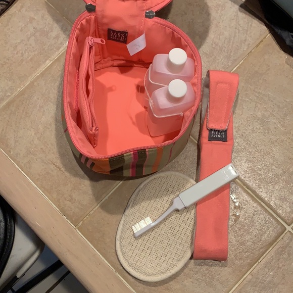 NWOT Saks Canvas travel case - Picture 3 of 6